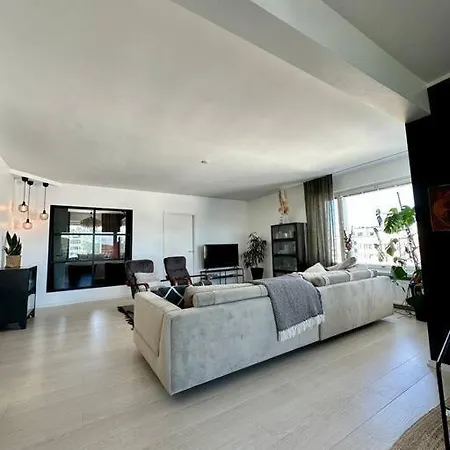 Luxury Penthouse In Center Apartman